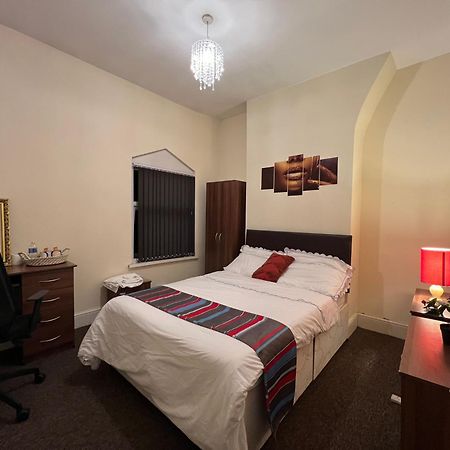 Lovely Room Within 5 Mins Walk To Stoke Train Station With Double And Single Room Exterior photo