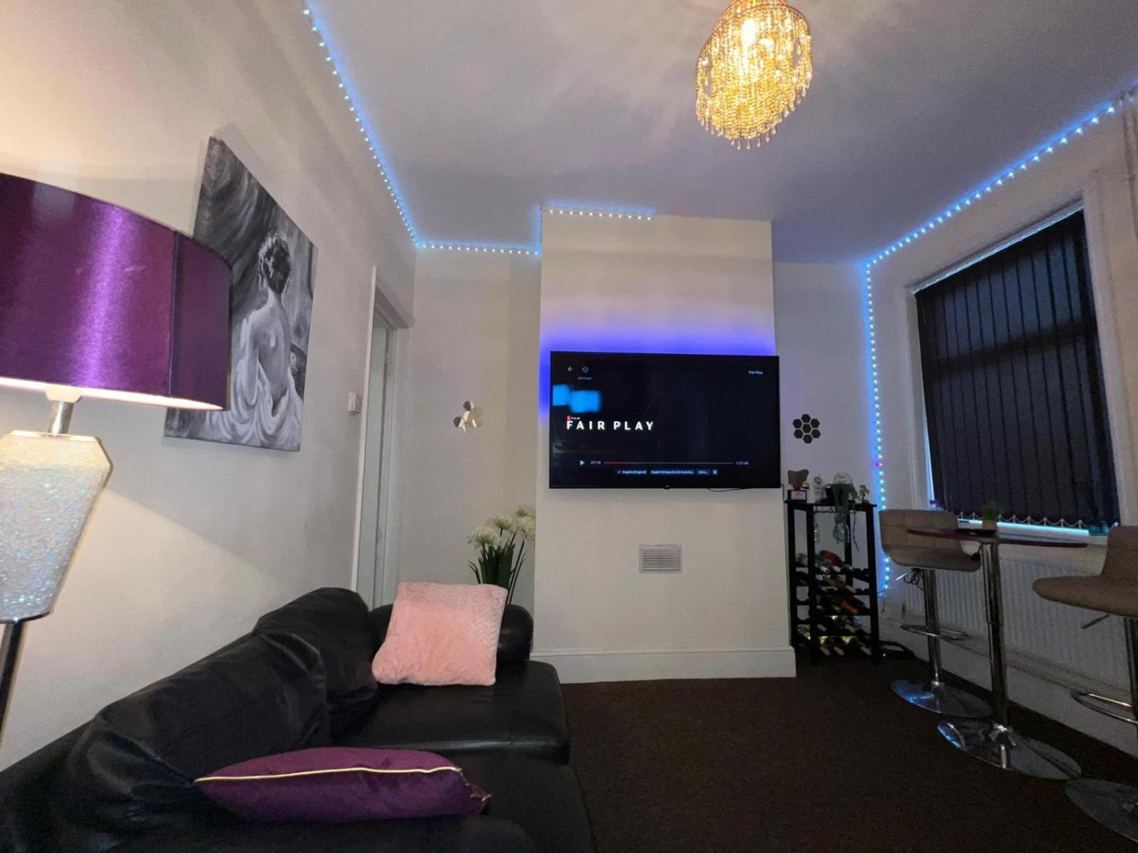 Lovely Room Within 5 Mins Walk To Stoke Train Station With Double And Single Room Exterior photo