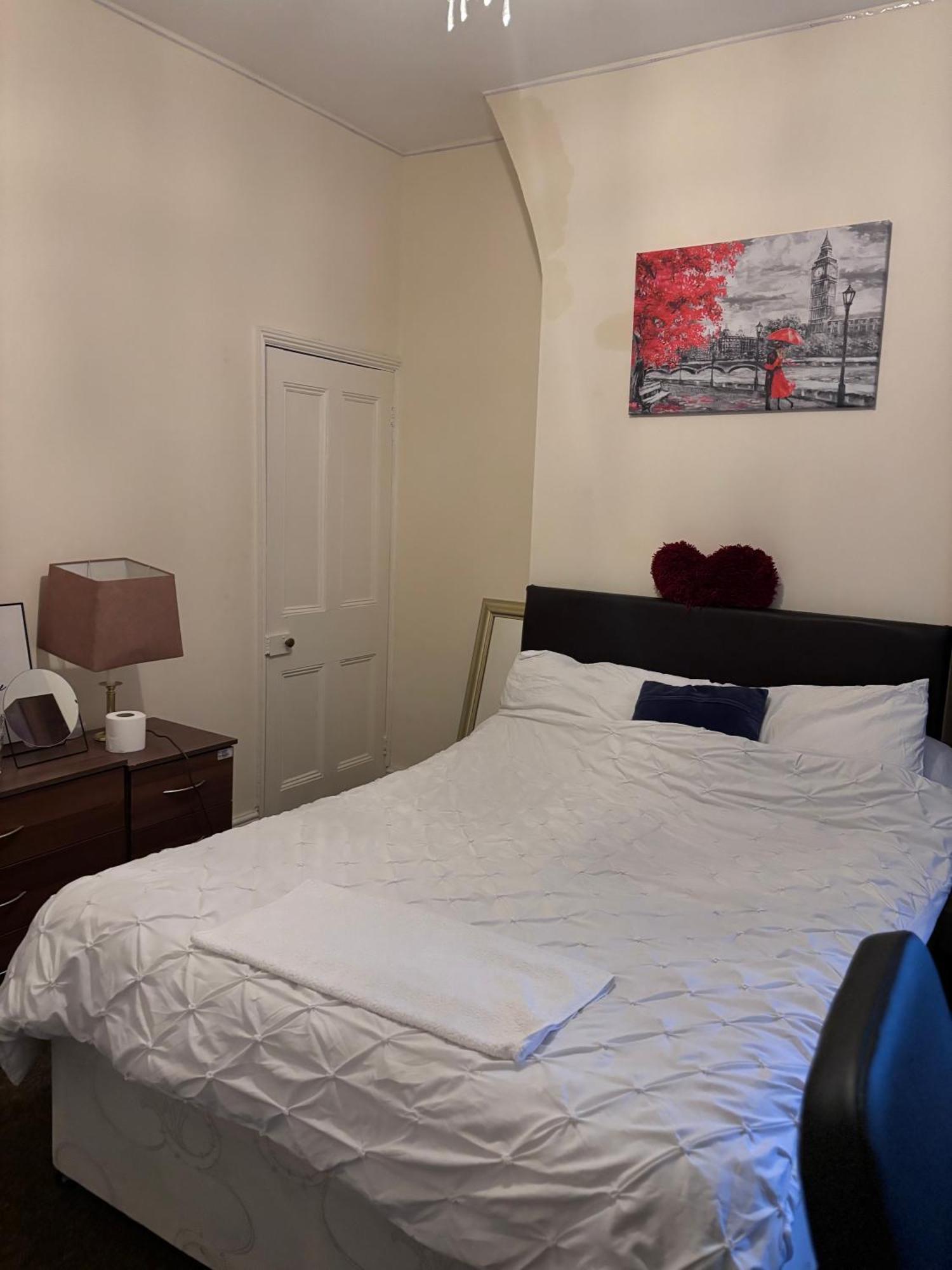 Lovely Room Within 5 Mins Walk To Stoke Train Station With Double And Single Room Exterior photo