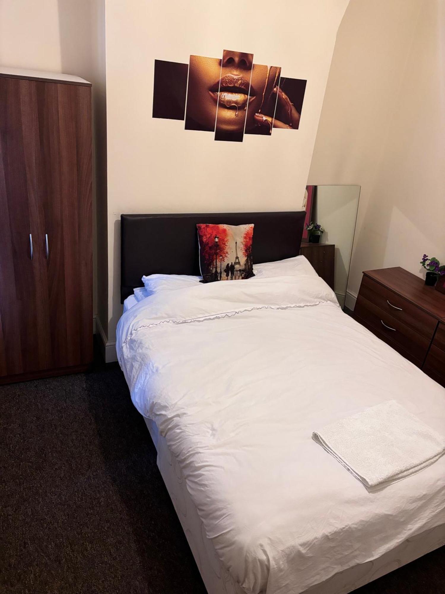 Lovely Room Within 5 Mins Walk To Stoke Train Station With Double And Single Room Exterior photo