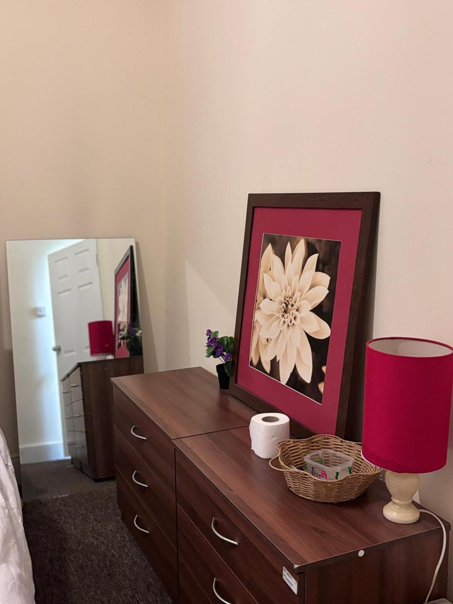 Lovely Room Within 5 Mins Walk To Stoke Train Station With Double And Single Room Exterior photo