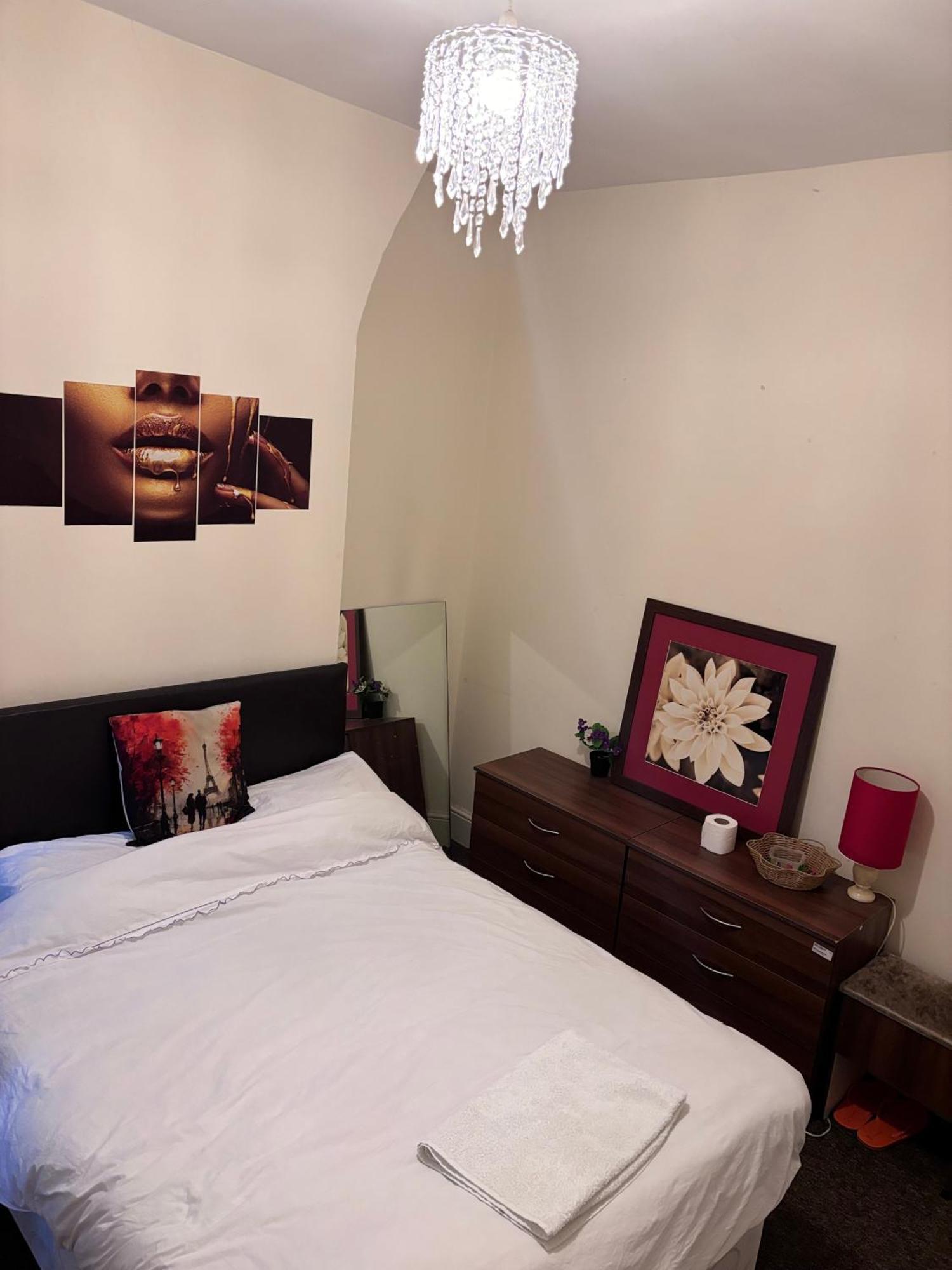 Lovely Room Within 5 Mins Walk To Stoke Train Station With Double And Single Room Exterior photo