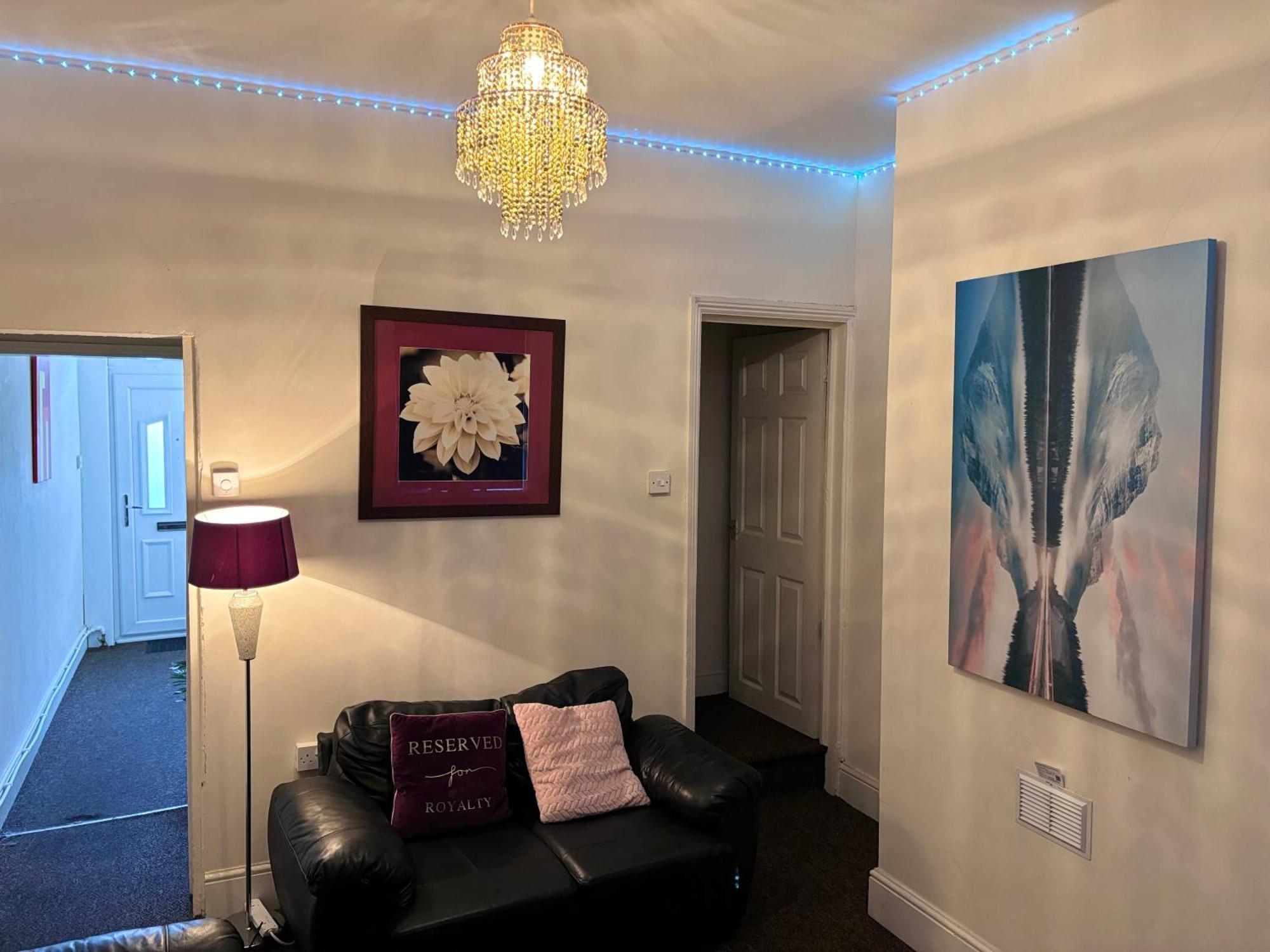 Lovely Room Within 5 Mins Walk To Stoke Train Station With Double And Single Room Exterior photo