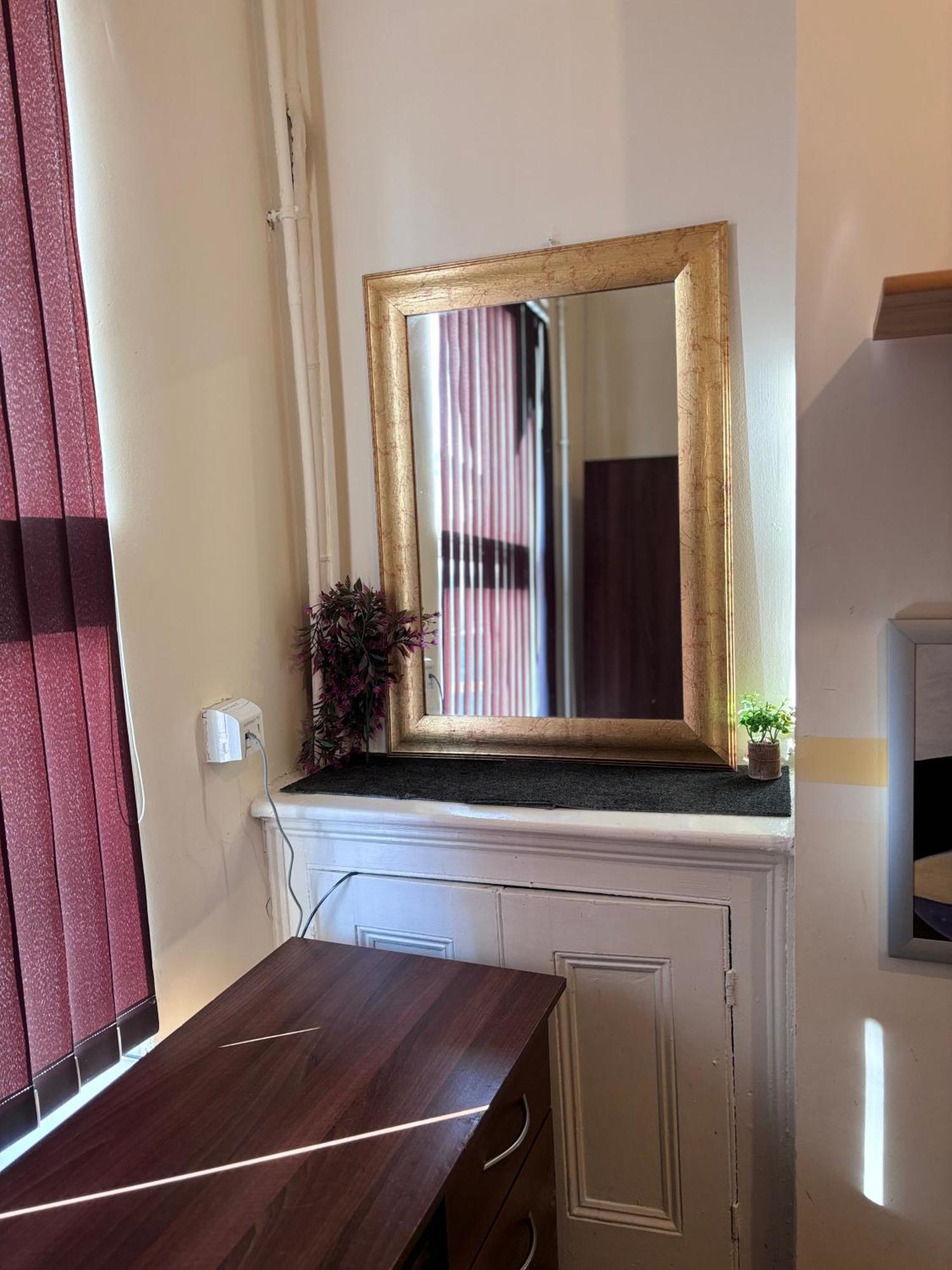 Lovely Room Within 5 Mins Walk To Stoke Train Station With Double And Single Room Exterior photo